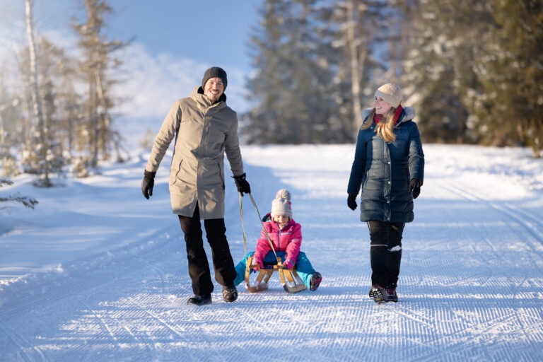 Winter 2024 am Wasenmoos von Daniel Breuer / Ferienregion Nationalpark Hohe Tauern
2024, Austria, Daniel Breuer, Familie, Ferienregion Nationalpark Hohe Tauern, Freizeitaktivität, Jänner, Kind, M+ Presse Berg, M+ Presse Winter, Mensch, Mittersill+, Oberpinzgau, Pinzgau, Rodeln, Salzburg, Salzburger Land, Wasenmoos, Winter, Österreich, Adult, Clothing, Coat, Glove, Ice Skating Dancing, Male, Man, Person, Rink, Skating