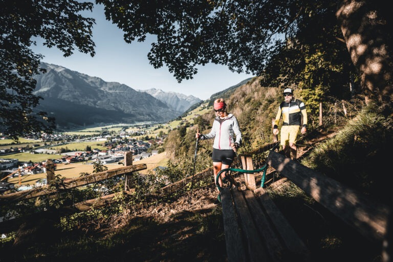 Etappe 04 / 05 in der Wildkogel-Arena am Hohe Tauern Panorama Trail von Daniel Kogler.
01_2022,  2020,  Austria,  Daniel Kogler,  Ferienregion Nationalpark Hohe Tauern,  Freizeitaktivität,  Herbst,  Hohe Tauern Panorama Trail,  Landschaft,  M+ Presse Berg,  M+ Presse Sommer,  Mensch,  Mittersill+,  Oberpinzgau,  Oktober,  Pinzgau,  Salzburg,  Salzburger Land,  Tag,  Wandern,  Weitwandern,  Wildkogel Arena,  Österreich,  Bicycle,  Bike,  Human,  Mountain Bike,  Person,  Transportation,  Vehicle